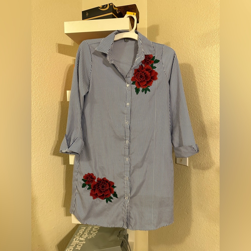 Cute woman’s dress and it could be worn over a leggings as well 🌺❤️🦋🔥